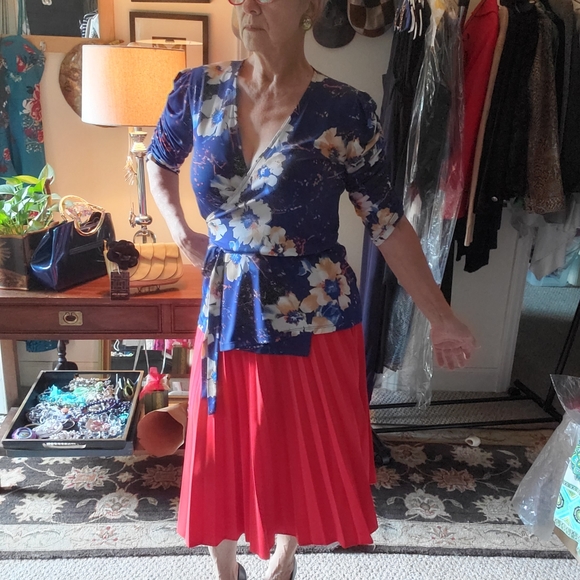 veronica m blue floral wrap top - Picture 4 of 10